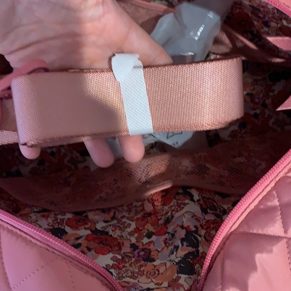 NWT vera bradley grand traveler strawberry ice - Picture 8 of 11